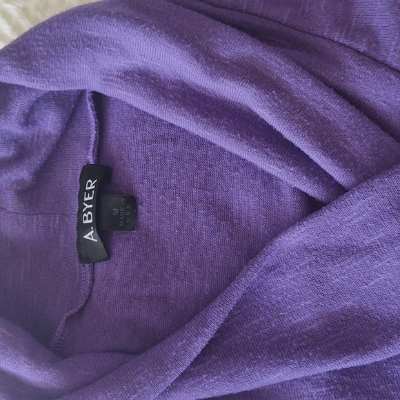 A. Byer Women's Purple V-Neck Blouse - Size Medium - Picture 4 of 7